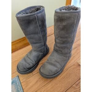 UGG Classic Tall Boot Grey Suede Sheepskin Lined Size 7 S/N 5815
